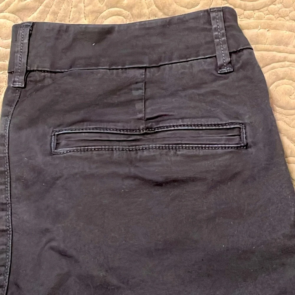 VINCE Chinos pants. Size 28 Waist - Picture 4 of 6